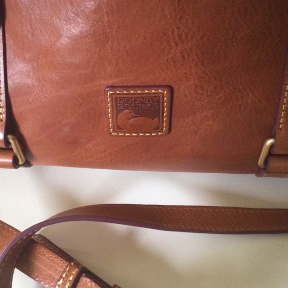 ❤️❤️❤️MAJOR CLEARANCE❤️❤️❤️Dooney & Burke Medium Satchel in Natural. Like New 🎁 - Picture 9 of 11